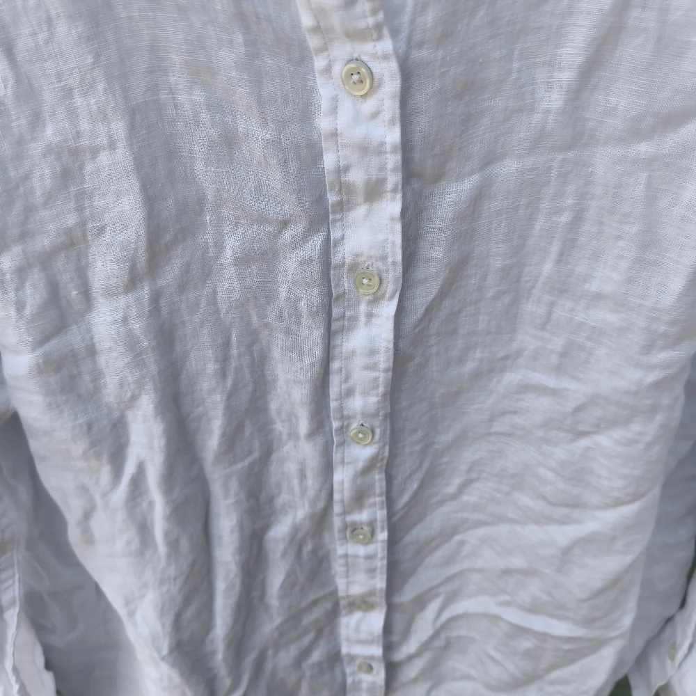 Classic White Button-Up Shirt - Picture 4 of 10